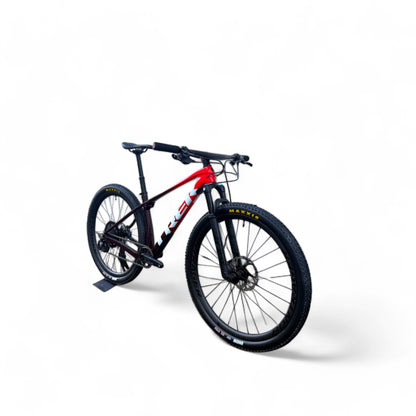 TREK PROCALIBER 9.8 29" M RED TO COBRA BLOOD FADE DEORE XT 1x12 Carbon Mountainbike