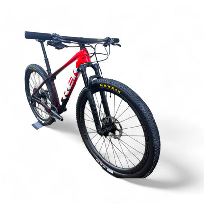 TREK PROCALIBER 9.8 29" M RED TO COBRA BLOOD FADE DEORE XT 1x12 Carbon Mountainbike