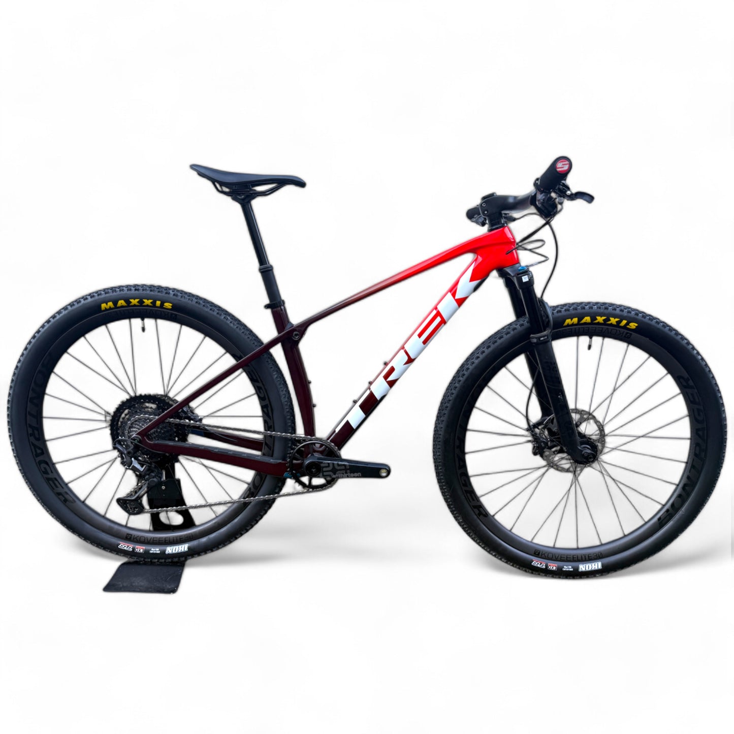 TREK PROCALIBER 9.8 29" M RED TO COBRA BLOOD FADE DEORE XT 1x12 Carbon Mountainbike