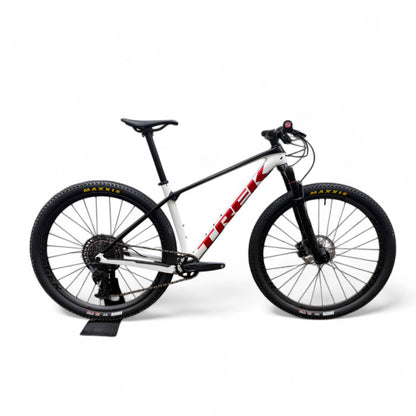 Trek Procaliber 9.7 M/L 29" Mountainbike Carbon Fahrrad Weiß/ Schwarz/ Rot